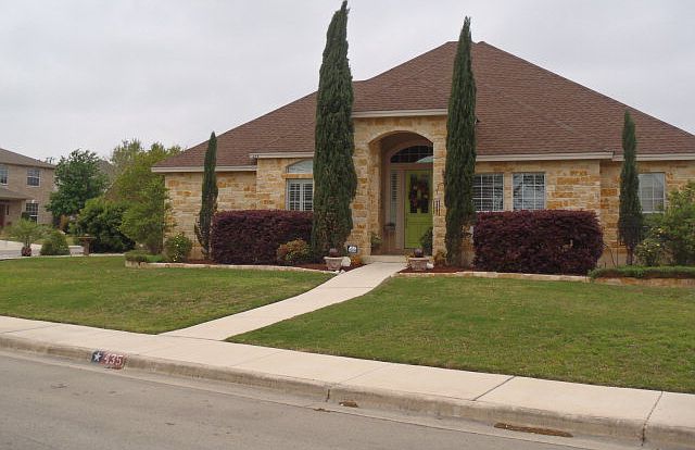 1st image of 435 Oak Brook Dr