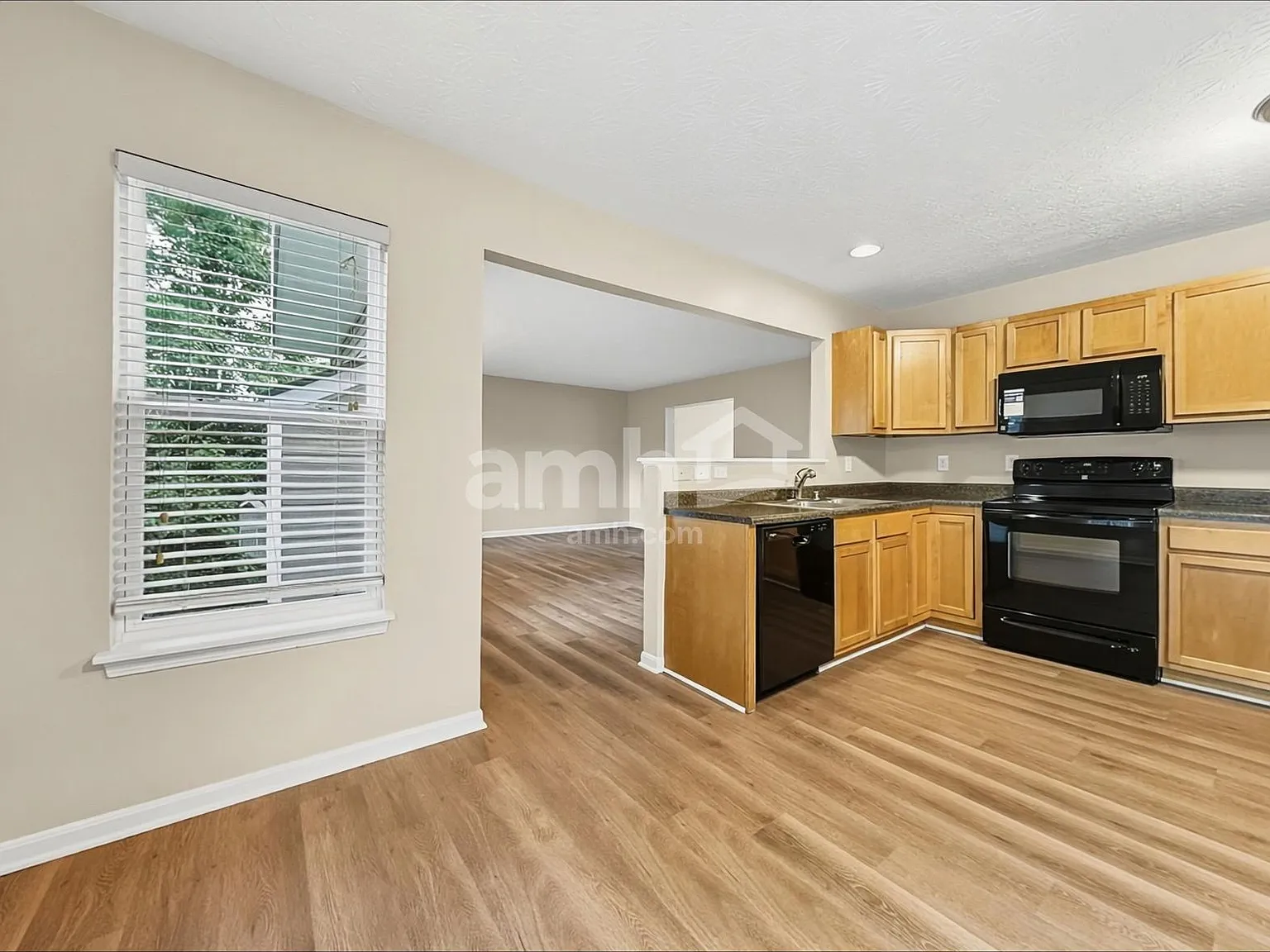 3 bed, 2.5 bath, 1998 sqft, $2,535 — Photo 4