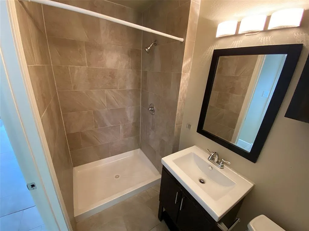 1 bed, 1.0 bath, 319 sqft, $800 — Photo 3