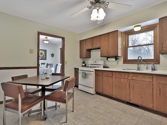 3rd image of 15385 310th St