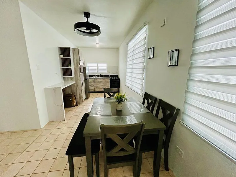 3 bed, 1.0 bath, 580 sqft, $900 — Photo 4