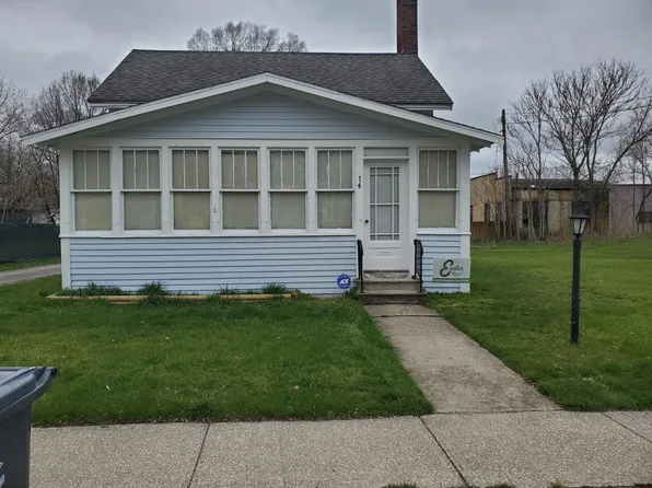 14 Franklin St, Hartford, MI 49057