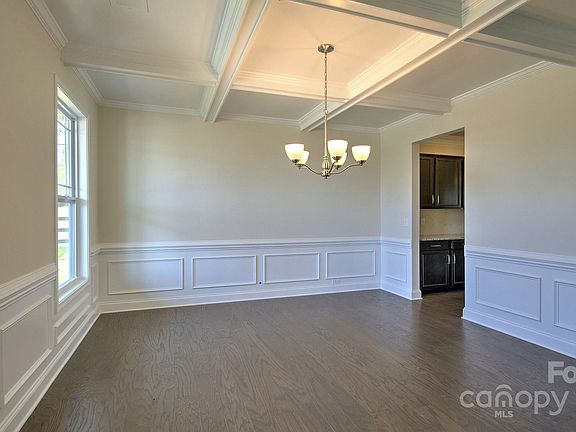 4th image of 30 Silverthorne Ct