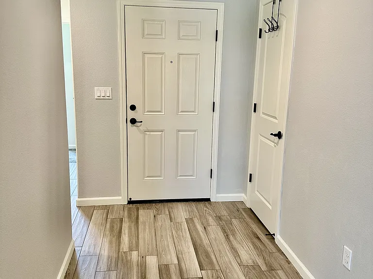 677 Country Pl — Photo 20