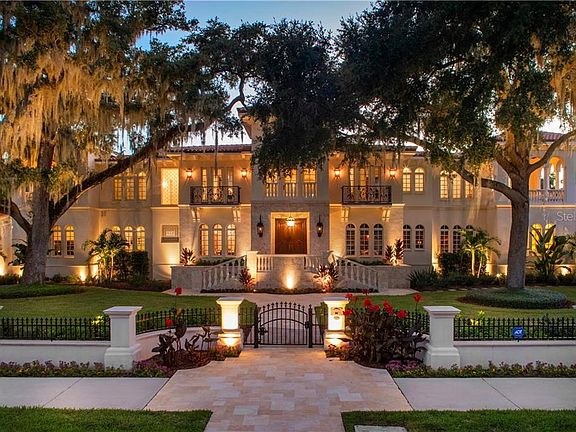 2nd image of 415 S Royal Palm Way