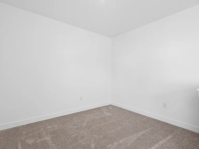 6261 Balsam Ct — Photo 37