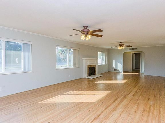 3rd image of 490 W Barstow Ave