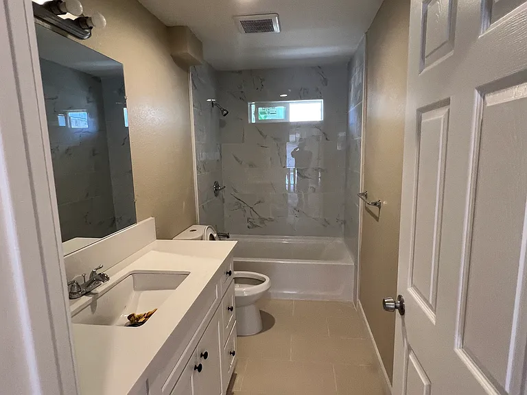 1023 N Citrus Ave — Photo 6