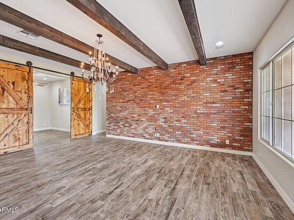 5th image of 4708 N VILLAGE Parkway