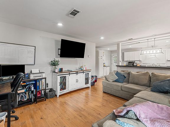 5th image of 115 Smith St