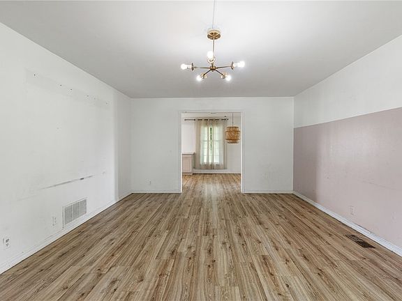 4th image of 200 Loftin St