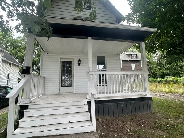 221 Kennet Ct NW, Canton, OH 44708