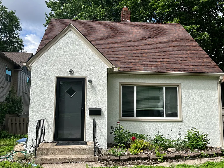 712 Main St NE — Photo 1