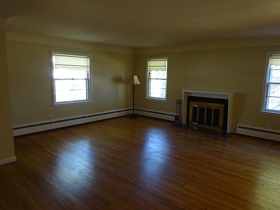 5th image of 1753 Jackson Ave APT 1