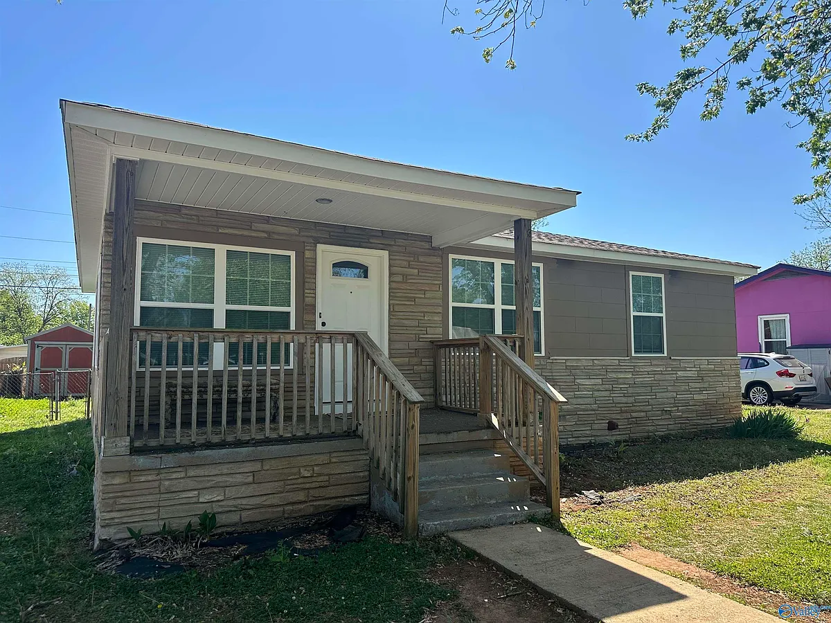 Building Photo - 3111 Hale Dr SW