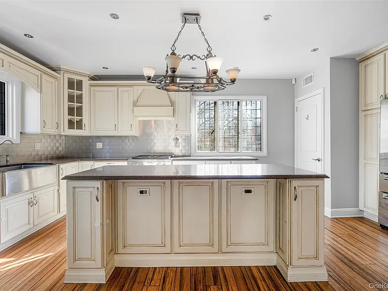 22 Verdun Ave — Photo 11