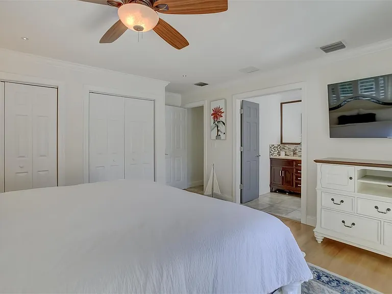 2600 N Riverside Dr — Photo 17