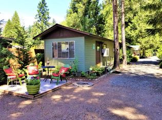 225 Whispering Pines Ln, Grants Pass, OR 97527