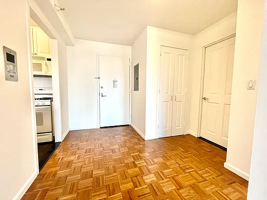 Rented by Addison Property Group | media 15