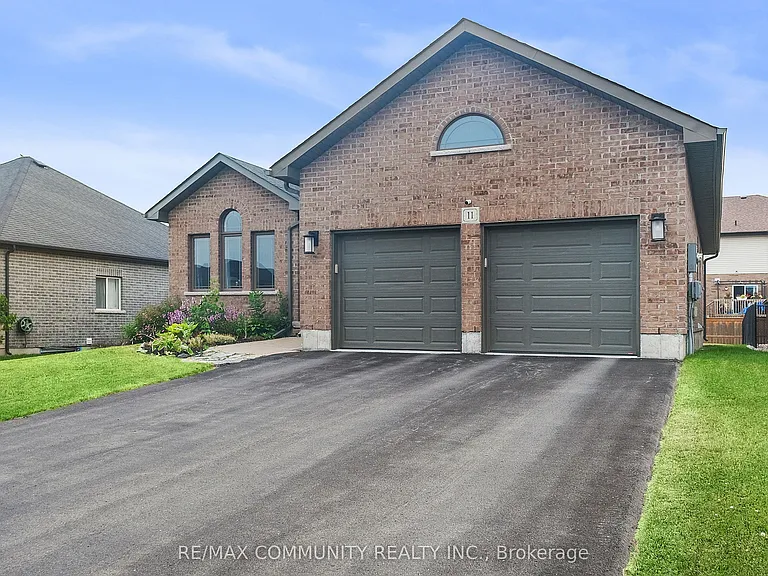11 Stonecrest Blvd — Photo 2