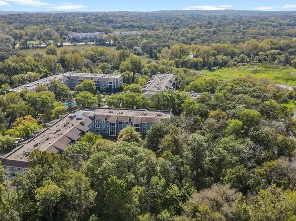 3020 Saint Albans Mill Rd APT 105, Minnetonka, MN 55305