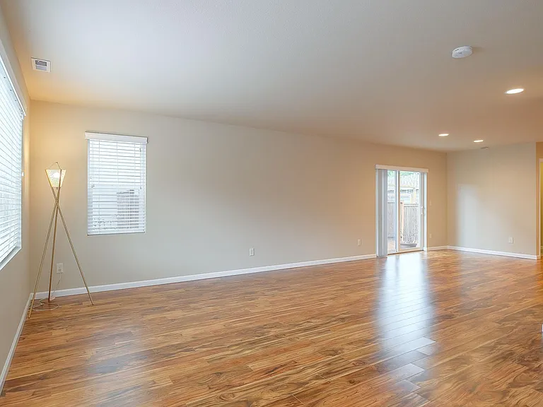 3992 SE Lone Oak St — Photo 3