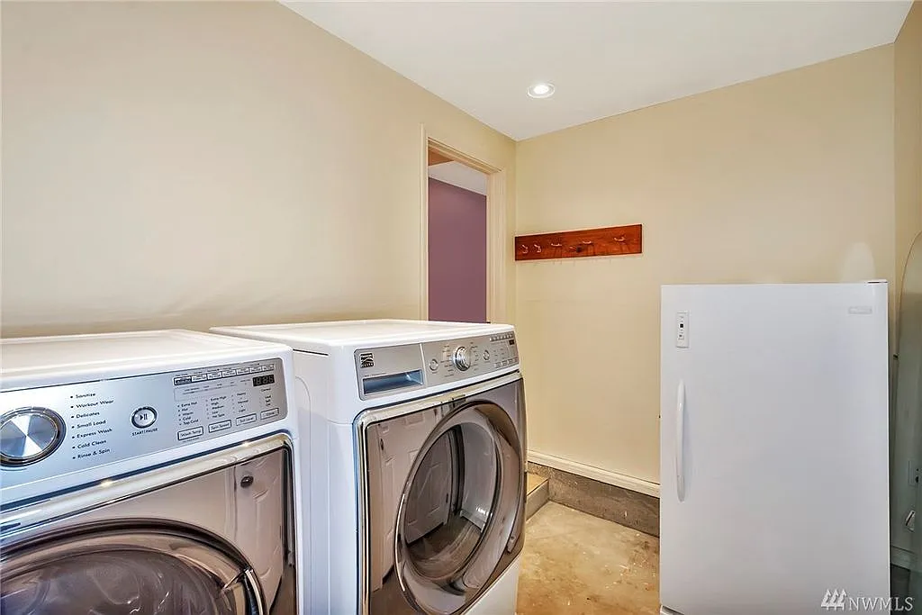 2 bed, 1.5 bath, 1100 sqft, $2,100 — Photo 2