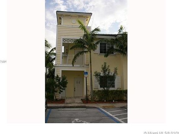 4th image of 2720 NE 3rd Dr Unit 201