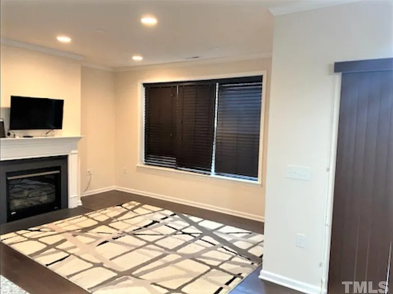 931 Contessa Dr — Photo 3
