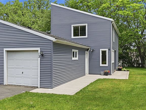 2nd image of 12 Hanningfield Cir