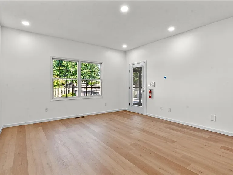 114 Heatherstone Dr #1 — Photo 31