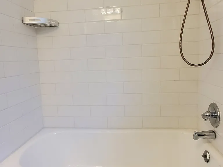 1000 V St — Photo 10