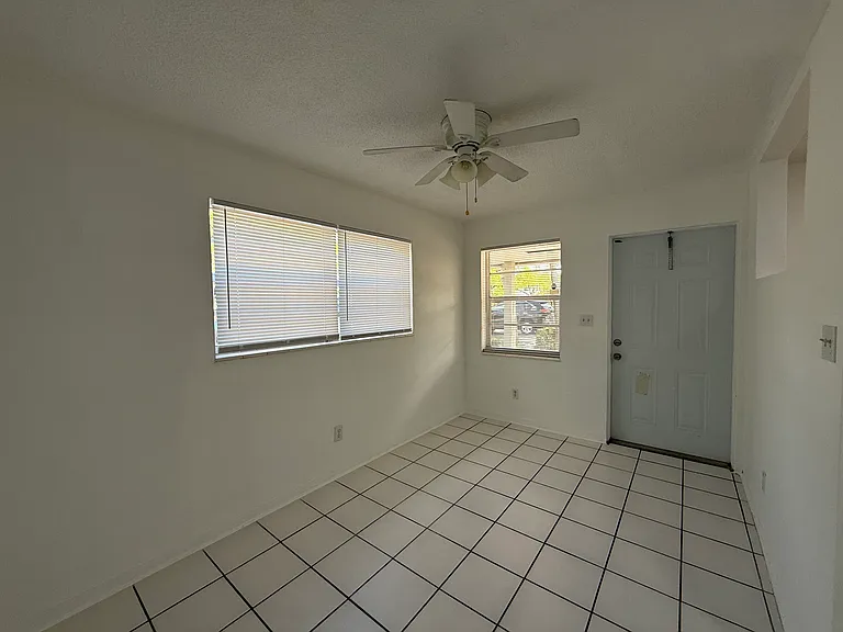 1101 SW 15th Ave #14 — Photo 3