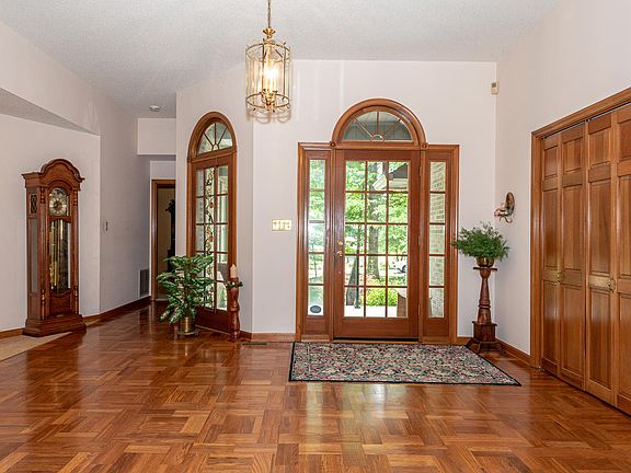 2nd image of 2113 Buckingham Cir