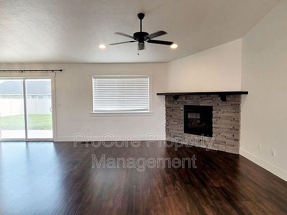 5th image of 5835 W Los Flores Dr