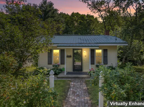 44 Greenville Street, Hallowell, ME 04347