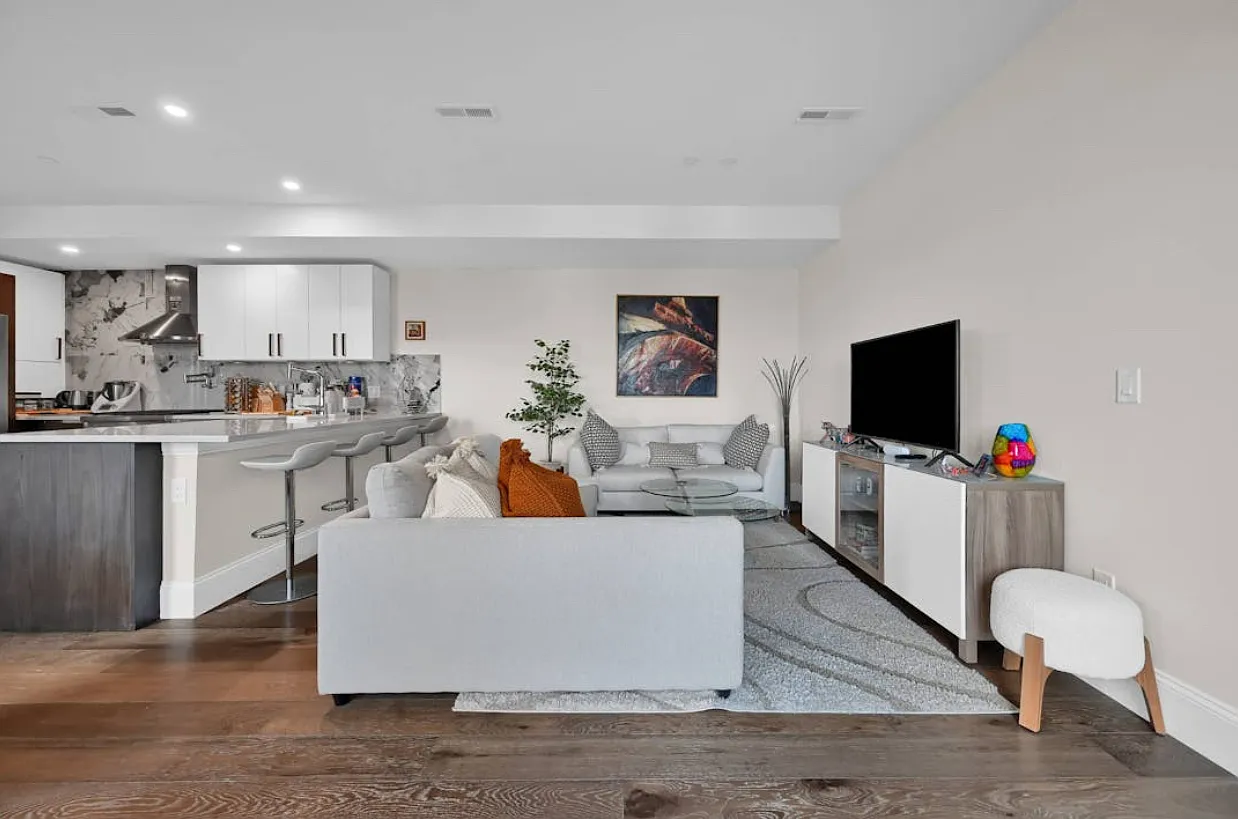 2 bed, 1213 sqft, $5,000 — Photo 2