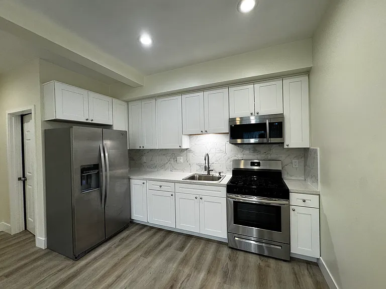 1821 E 17th St #101 — Photo 5
