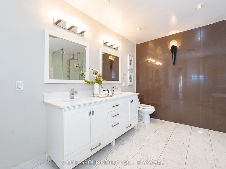 382 Elgin Mills Rd W — Photo 32