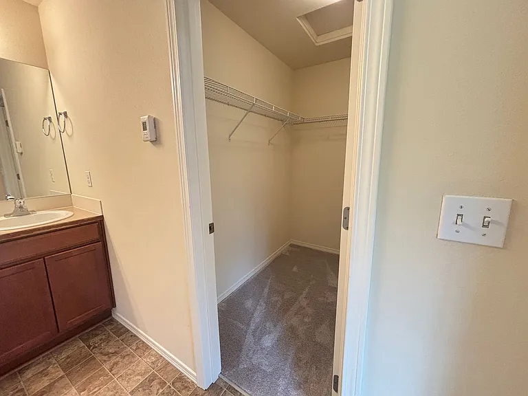 1653 Burnside Pl #B — Photo 15