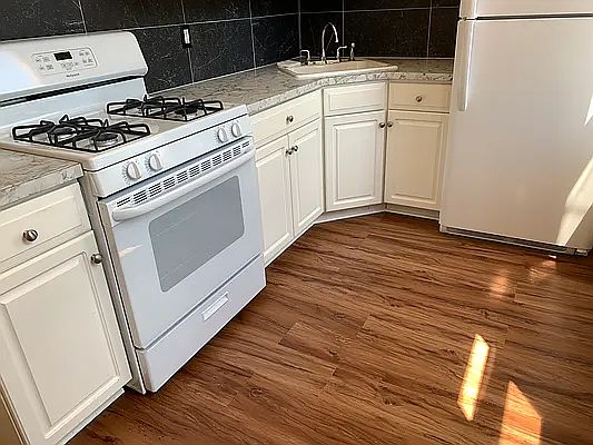 5th image of 715 E 4th St #2