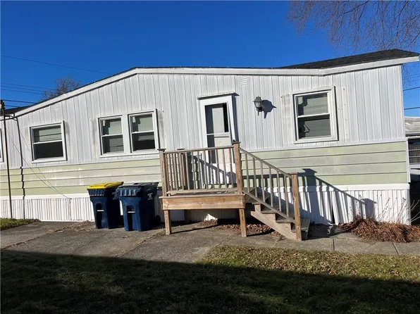 5 4th St, Portsmouth, RI 02871