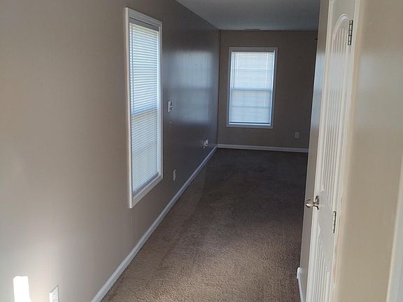 3rd image of 237 Oxford Cir