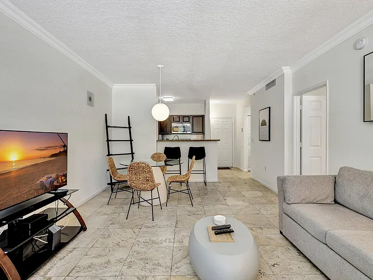 580 Sapodilla Ave #105 — Photo 12