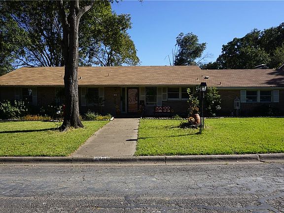 2nd image of 1401 Oaklawn Dr