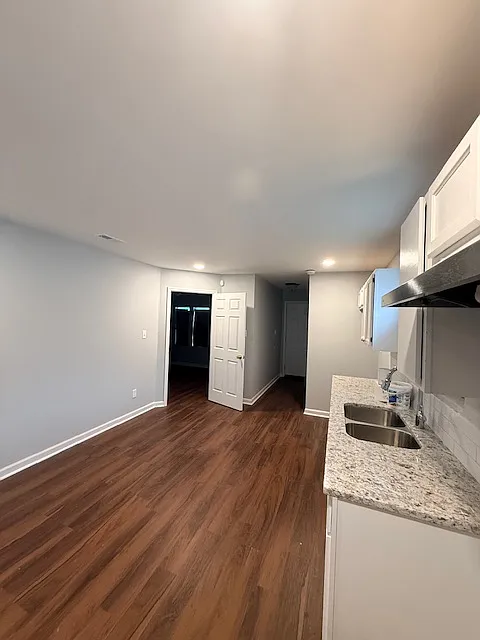 3 bed, 1200 sqft, $1,200 — Photo 2