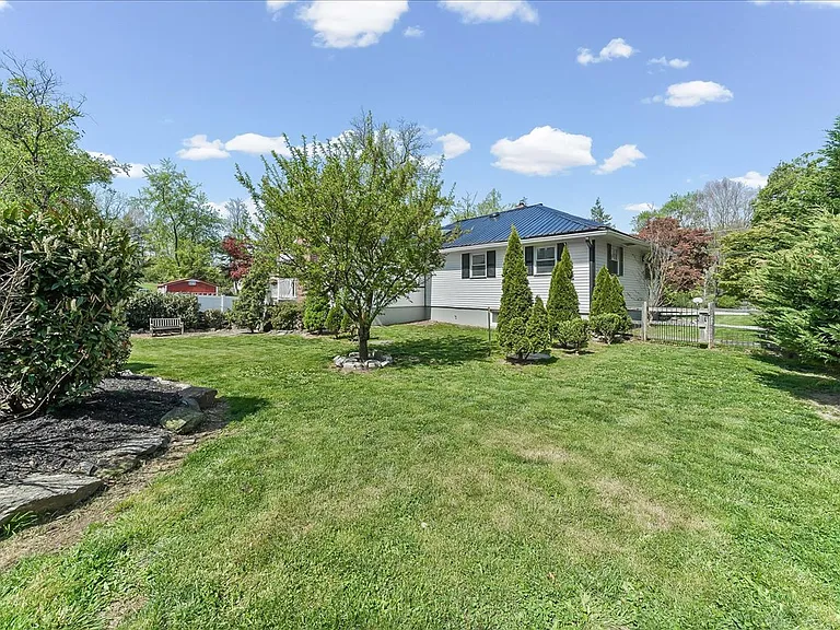 225 Chestnut St — Photo 40