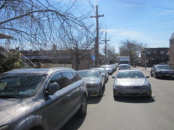 4th image of 871 E 55th St