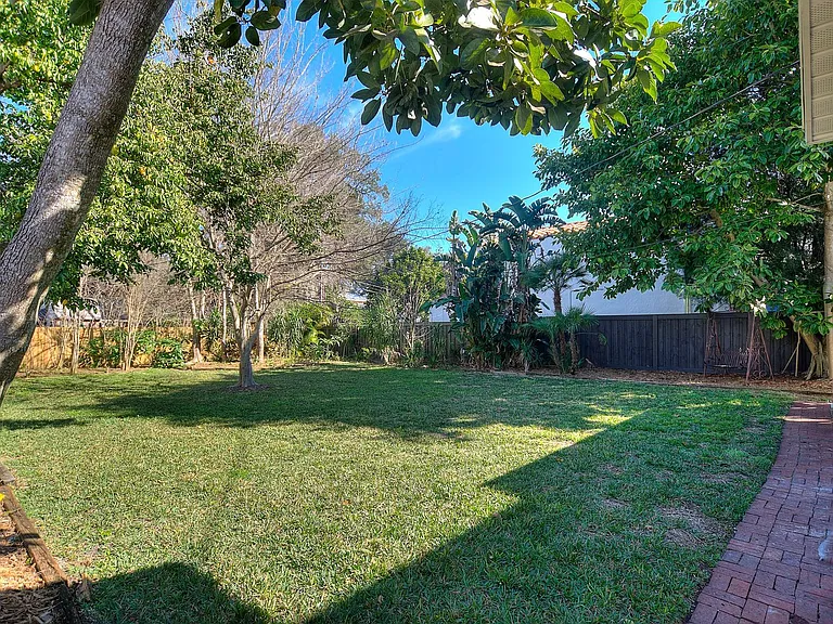 437 Richmond St — Photo 24