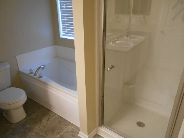 636 Brighton St — Photo 9